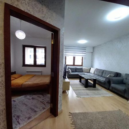 Two Rooms And Kitchen, Bathroom With Balcony Apartment Skopie Exterior foto