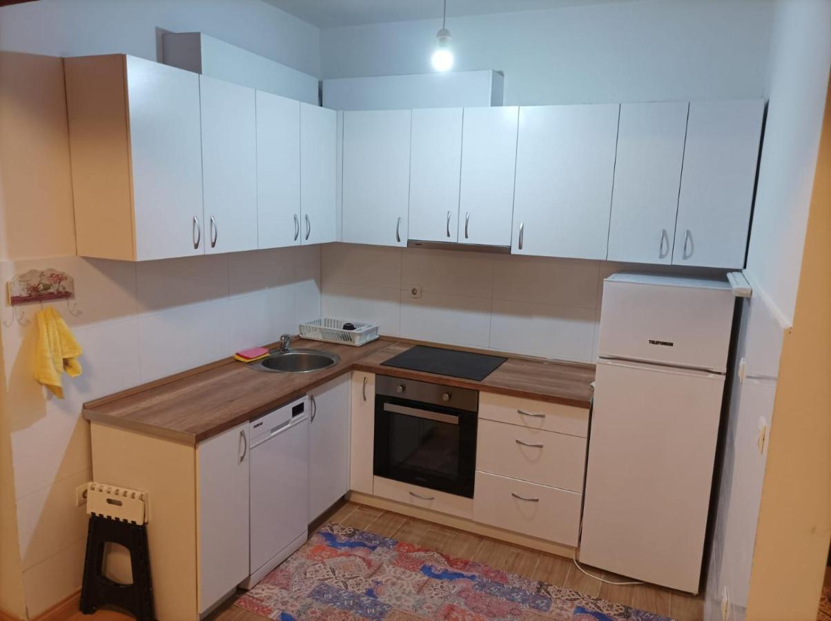 Two Rooms And Kitchen, Bathroom With Balcony Apartment Skopie Exterior foto