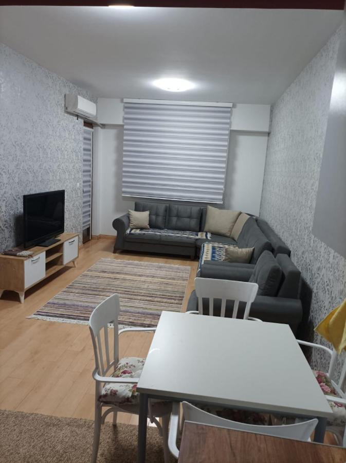 Two Rooms And Kitchen, Bathroom With Balcony Apartment Skopie Exterior foto