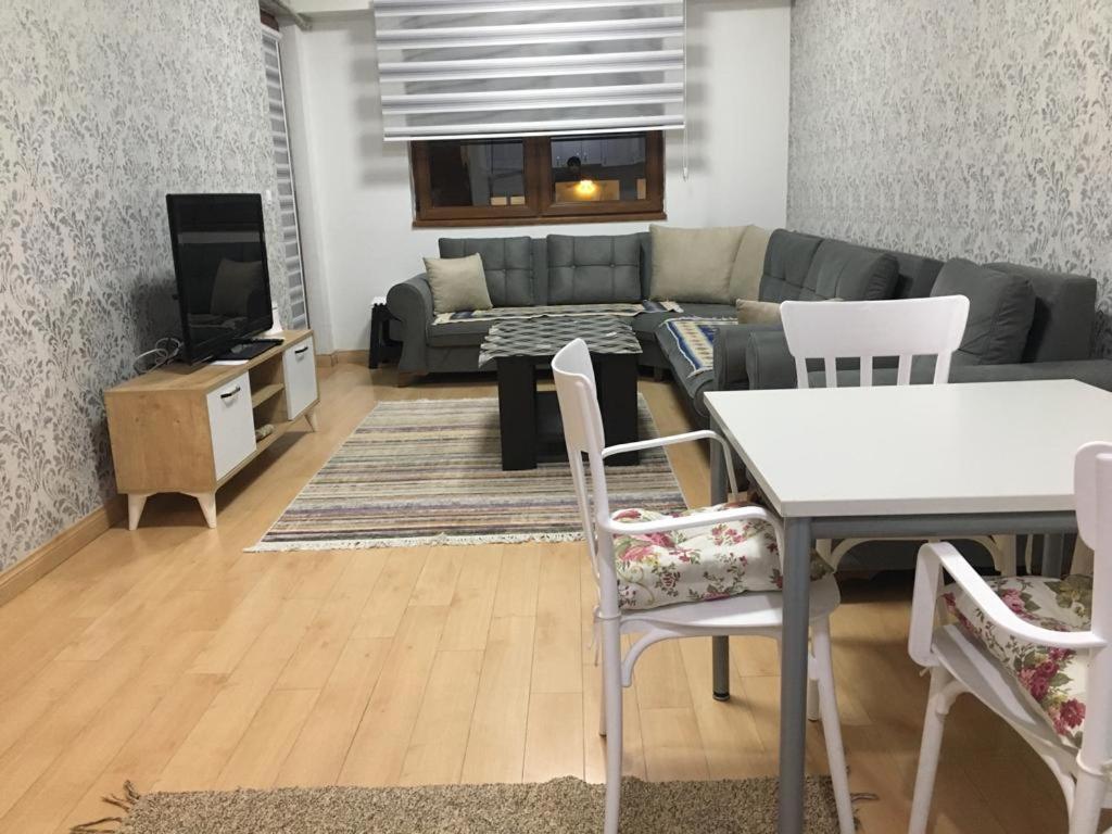 Two Rooms And Kitchen, Bathroom With Balcony Apartment Skopie Exterior foto