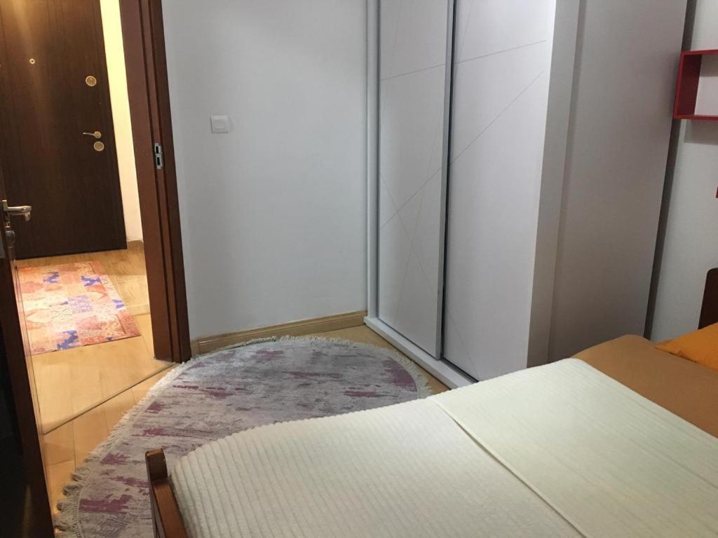 Two Rooms And Kitchen, Bathroom With Balcony Apartment Skopie Exterior foto