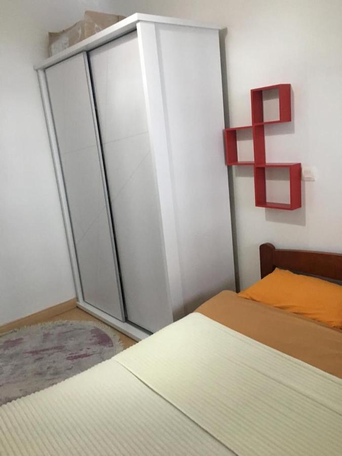 Two Rooms And Kitchen, Bathroom With Balcony Apartment Skopie Exterior foto
