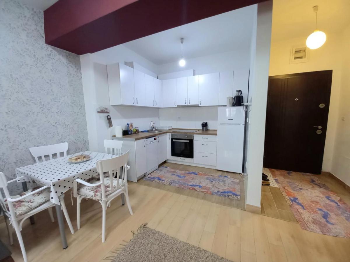 Two Rooms And Kitchen, Bathroom With Balcony Apartment Skopie Exterior foto