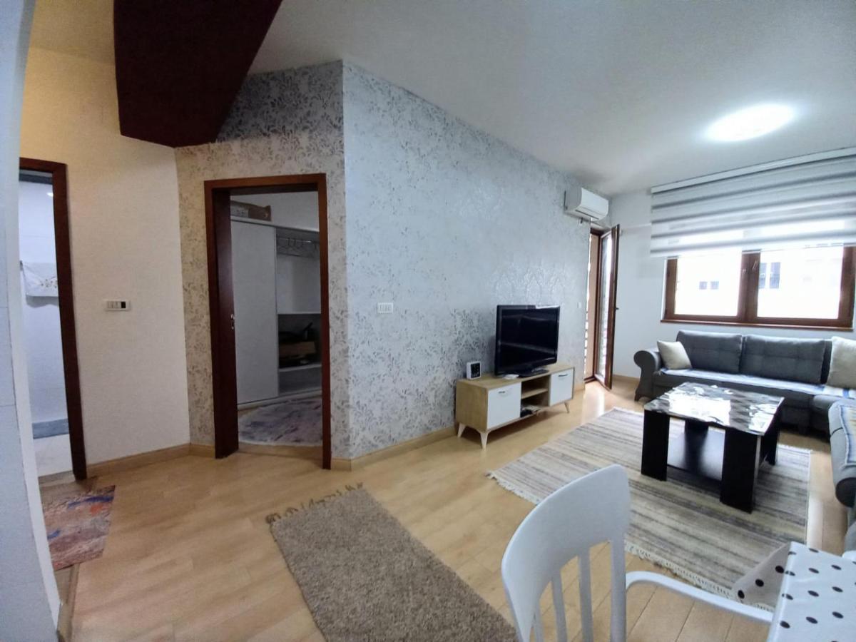Two Rooms And Kitchen, Bathroom With Balcony Apartment Skopie Exterior foto