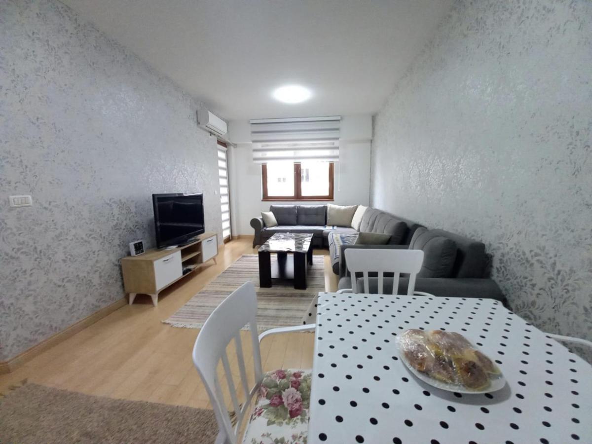 Two Rooms And Kitchen, Bathroom With Balcony Apartment Skopie Exterior foto