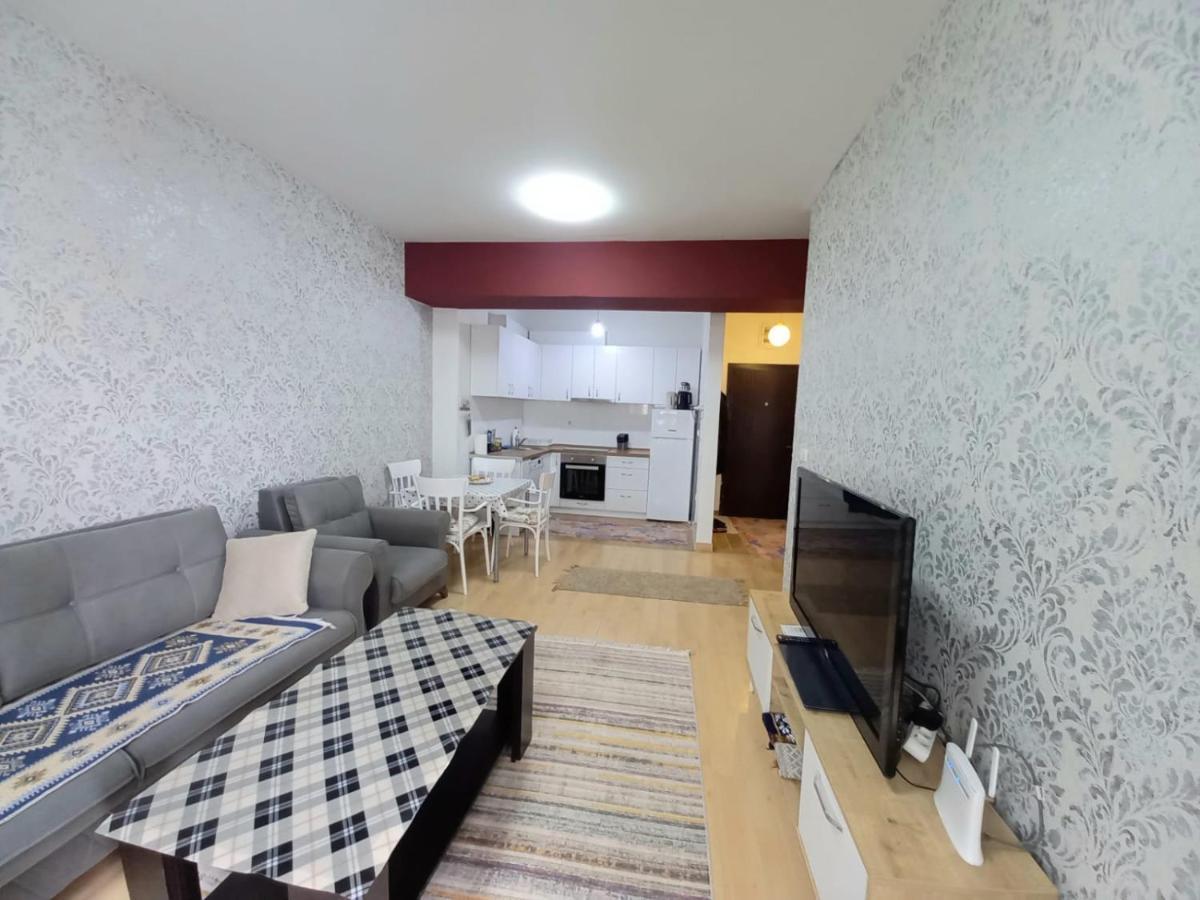 Two Rooms And Kitchen, Bathroom With Balcony Apartment Skopie Exterior foto
