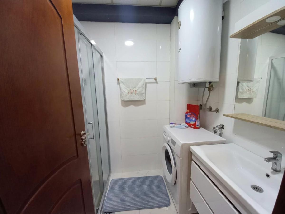 Two Rooms And Kitchen, Bathroom With Balcony Apartment Skopie Exterior foto