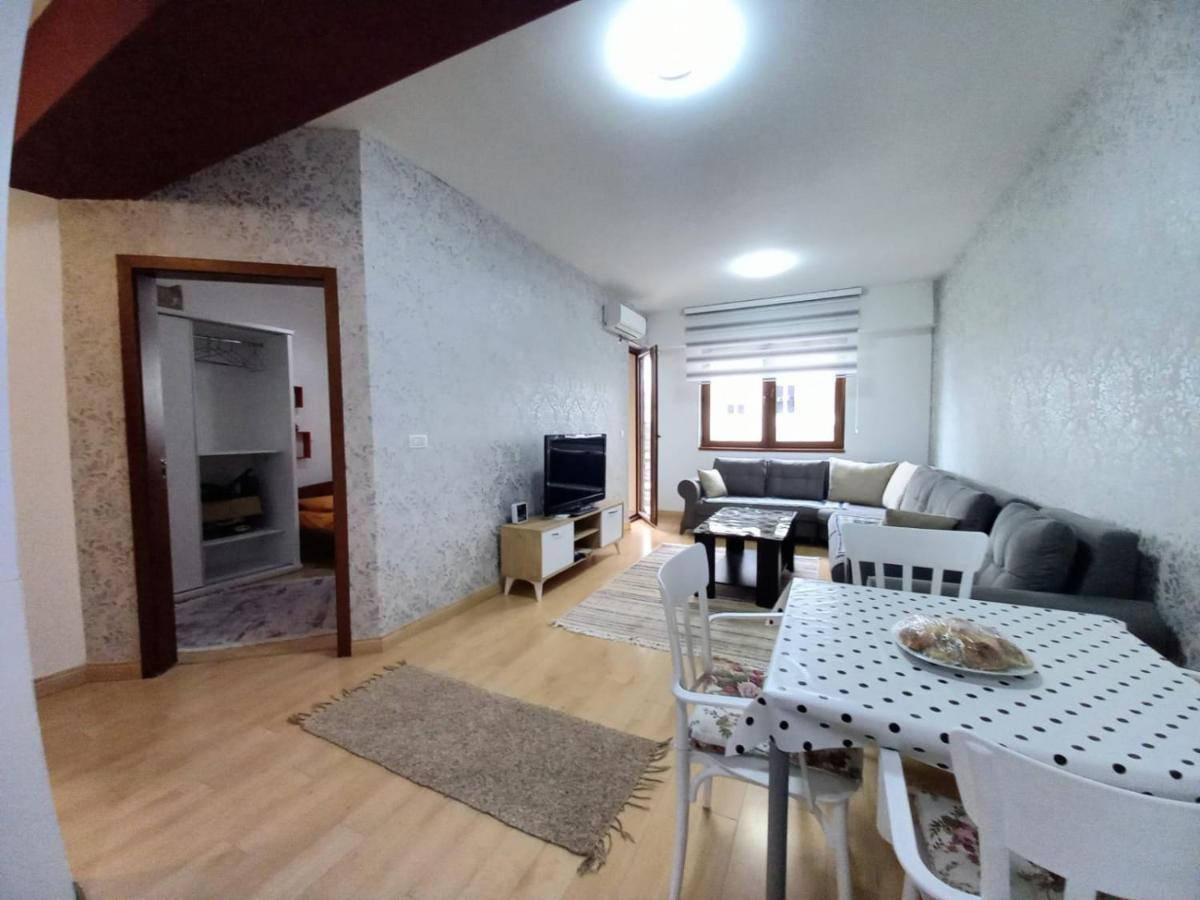 Two Rooms And Kitchen, Bathroom With Balcony Apartment Skopie Exterior foto